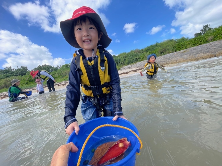 青空ようちえん〔平日〕9/29・2歳から参加できるネコわくデビューの海辺遊び。木の実を集めつつ海岸まで親子で探検です。_d0363878_17364796.jpg