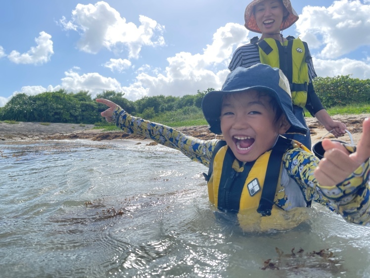 青空ようちえん〔平日〕9/29・2歳から参加できるネコわくデビューの海辺遊び。木の実を集めつつ海岸まで親子で探検です。_d0363878_17374760.jpg