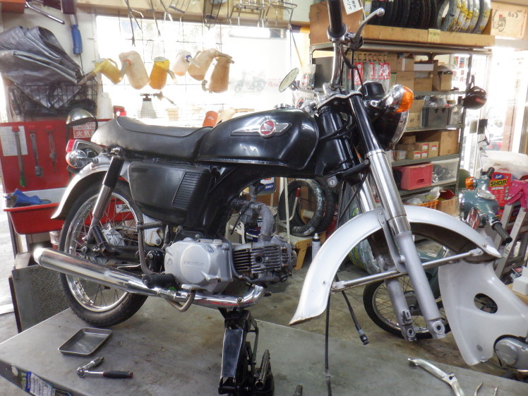 ベンリィ90s中古車 納車整備風景 モーターヘッド サイクルショップ