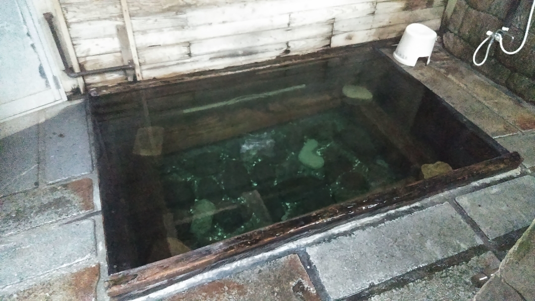 島津家御用達だった温泉場は足元湧出の良質湯 -湯川内温泉・かじか荘_a0385880_15524534.jpg