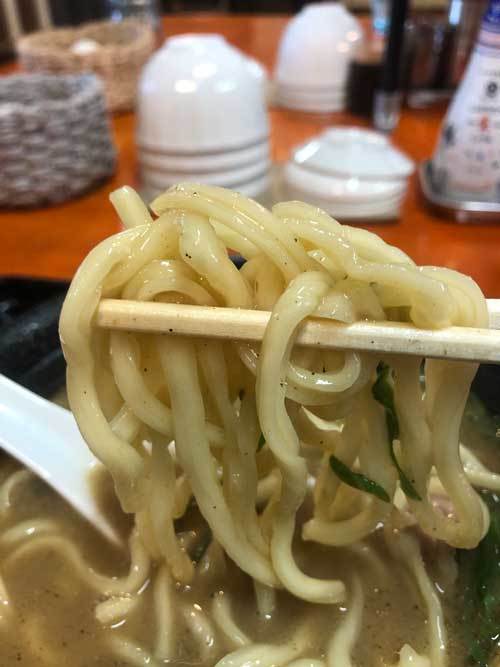 【(山梨グルメ)山梨ラーメン屋巡り- まぐちゃんラーメン 響が丘店 -(甲斐市) 】 _a0005436_13534603.jpg
