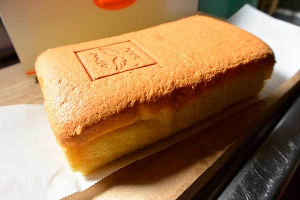 【(山梨グルメ)甲府市「味魅 台湾カステラ」・・・シフォンケーキのような ふわっふわのカステラ!!】_a0005436_16100308.jpg