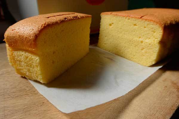 【(山梨グルメ)甲府市「味魅 台湾カステラ」・・・シフォンケーキのような ふわっふわのカステラ!!】_a0005436_16100347.jpg