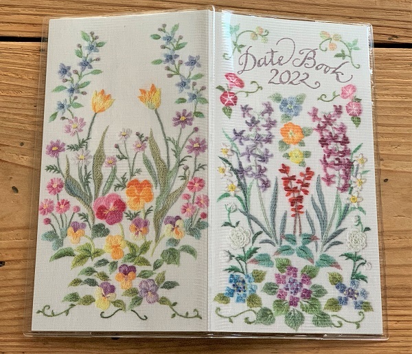 素敵な刺繍の手帳とカレンダー♪_d0249193_16410926.jpg