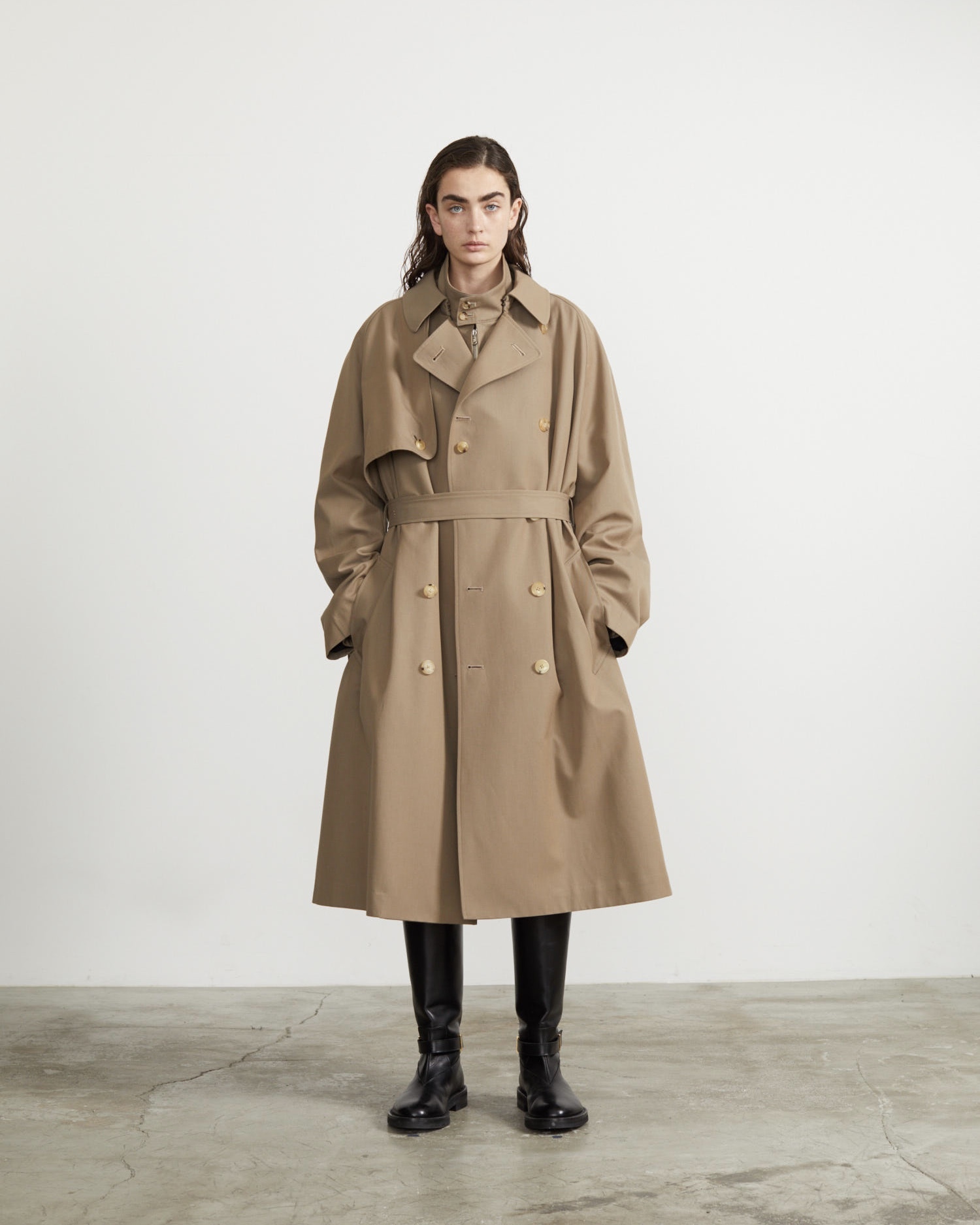 The CLASIK TRENCH COAT : TRUNK The CLASIK TRENCH COAT : TRUNK