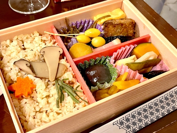 松茸ごはん弁当 & 甲州スパークリング_c0212604_19245591.jpeg