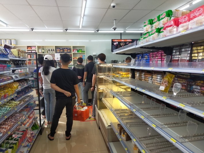 セブンイレブン1号店(実は2号店だったかも…)へレッツラゴー＠セブンイレブン(プノンペン)_e0408534_19070122.jpg