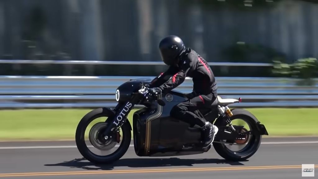 なぜ今 Lotus C-01? : ばいく生活あれこれ