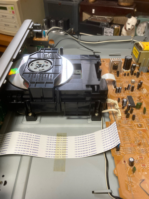 新たにKENWOODのDPF-3030のCDプレーヤの修理を依頼されました 新たにKENWOODのDPF-3030のCDプレーヤの修理を依頼されました