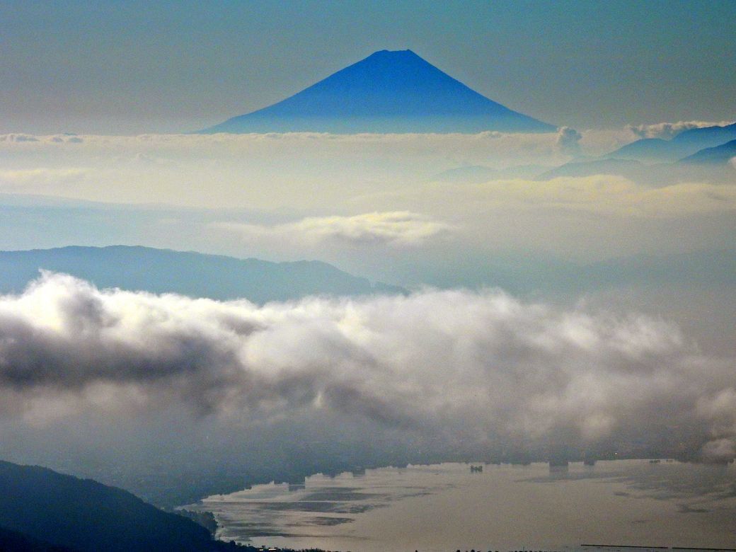 大雲海現る！高ボッチ諏訪湖富士山の奇跡的絶景♪・・・１０月５日の朝_a0031821_09434787.jpg