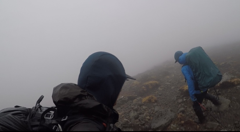 弾丸利尻富士SEE TO SUMMIT　～今シーズン最初の雪を踏む～_d0198793_16345818.jpeg
