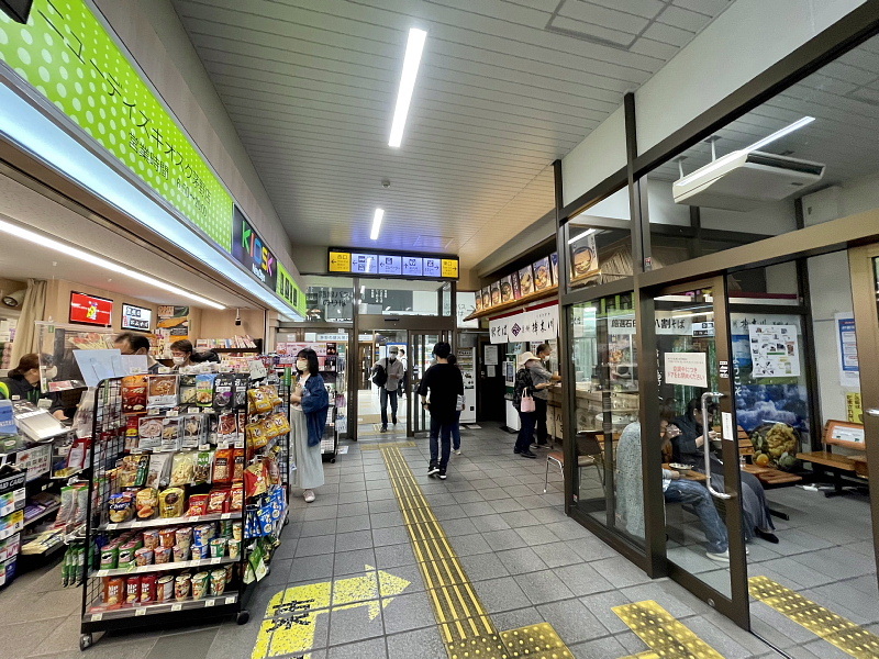 【店が生まれ変わっていた!】あの「白樺」が「駅そば 榑木川 茅野駅店」へ_b0008655_21534831.jpg