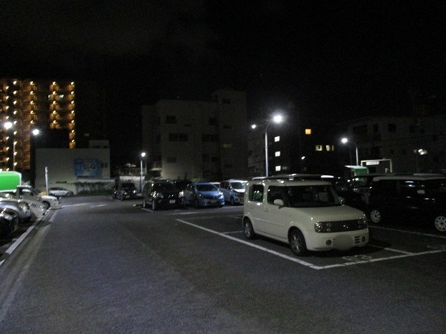 緊急事態宣言は解除されたが、平日の晩は1割程度の車しか入っていない吉原本町市営駐車場_f0141310_08271289.jpg