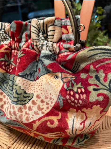 『ウィリアムモリス』の『いちご泥棒/ベルベット』でバッグを作りました by interior styling of bright_c0157866_19123673.jpg