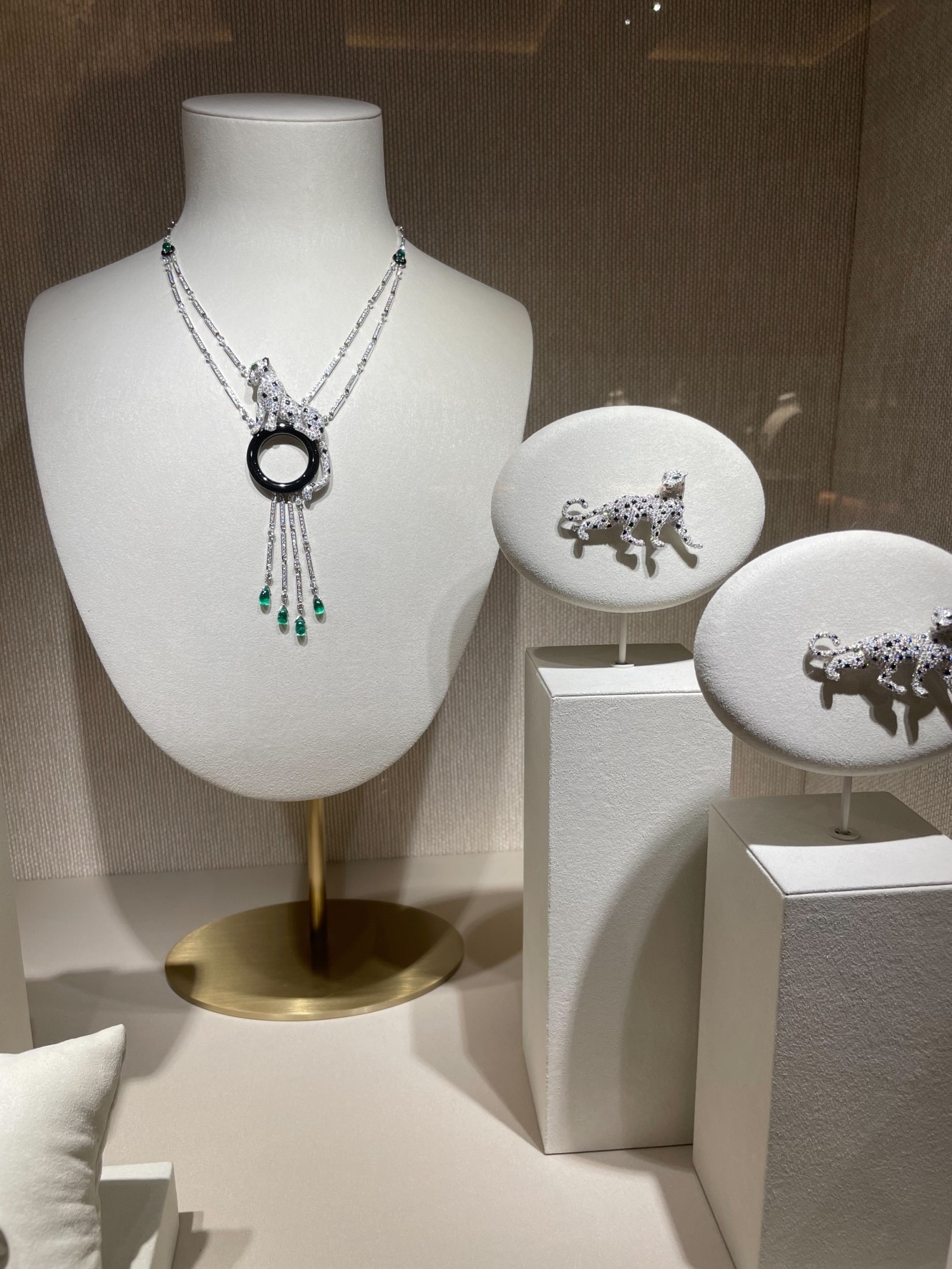 「ハイジュエリーメゾン、カルティエー魅惑の世界」@フォーシーズンズホテル東京大手町♪_d0339889_19342334.jpg