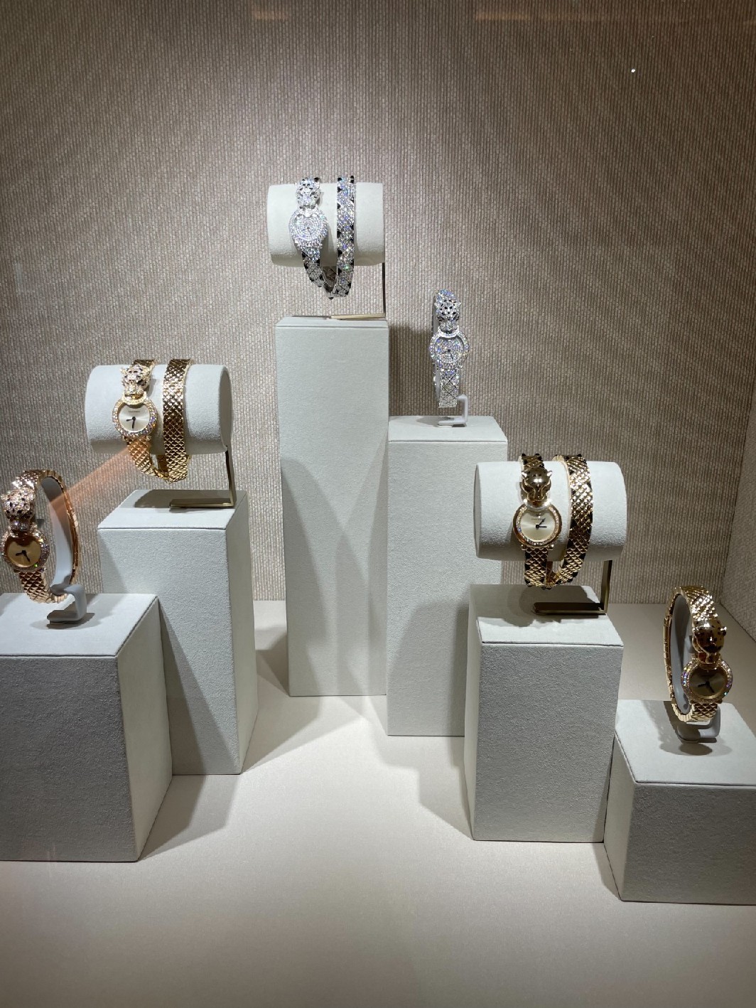 「ハイジュエリーメゾン、カルティエー魅惑の世界」@フォーシーズンズホテル東京大手町♪_d0339889_19342422.jpg