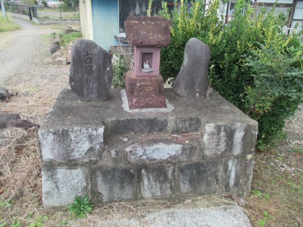 赤滝石の祠 風の人 シンの独り言 大人の総合学習的な生活の試み 赤滝石の祠 風の人 シンの独り言 大人の総合学習的な生活の試み