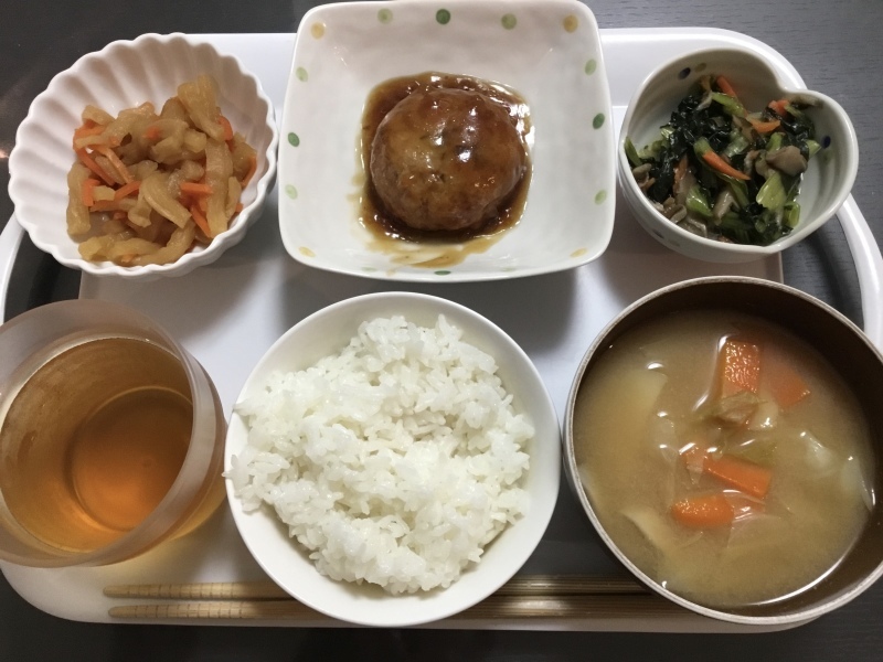 しらゆり荘 夕食 山芋とレンコンの肉団子 やわらか割り干し大根煮 小松菜と焼き椎茸のおひたし ご飯 味噌汁 今日の献立