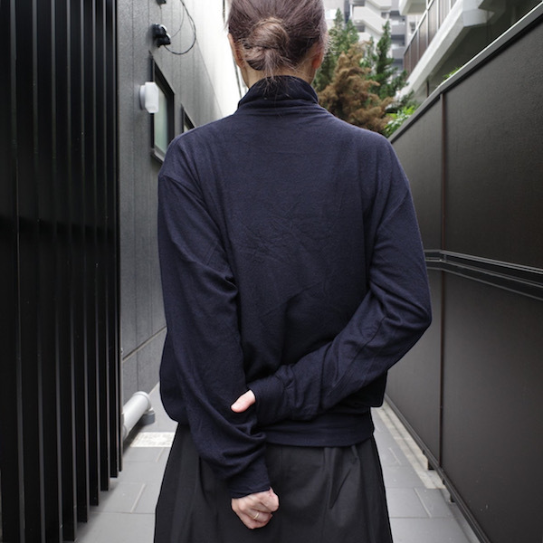 ウール天竺長袖タートルネック COMOLI : SHE DANCES TO SILENT MUSIC ウール天竺長袖タートルネック COMOLI : SHE DANCES TO SILENT MUSIC
