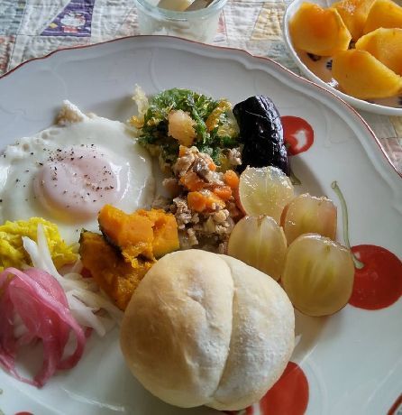 今朝のバラと昨日のバラ_c0024861_11095187.jpg