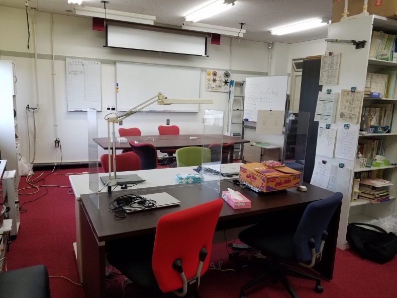 研究室の模様替えをしました。_b0400510_10082538.jpg