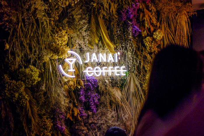 「恵比寿 JANAI COFFEE（じゃないコーヒー）のコーヒーカクテル」_a0000029_21130629.jpg