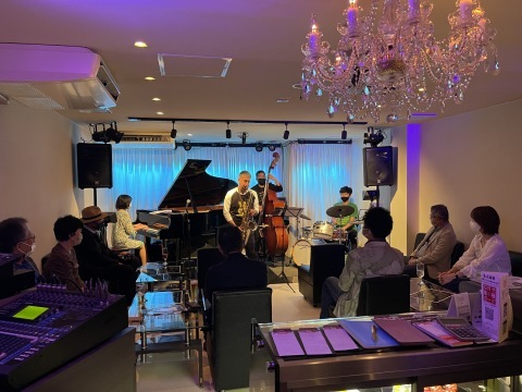 Jazzlive Comin ジャズライブカミン　広島のジャズクラブ　明日10月20日_b0115606_13001555.jpeg