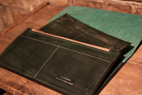 「SLOW」 英国紳士革 ~bridle~ \"long wallet & coin case\" ご紹介_f0191324_07571297.jpg