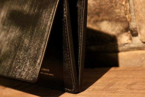 「SLOW」 英国紳士革 ~bridle~ \"long wallet & coin case\" ご紹介_f0191324_07572633.jpg