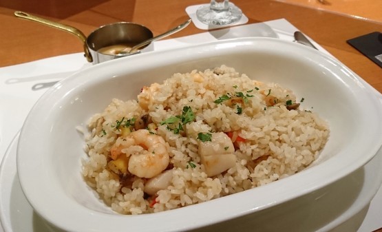 シーフードピラフのランチ・ホテルニューオータニ SATSUKI_f0337357_17001056.jpg
