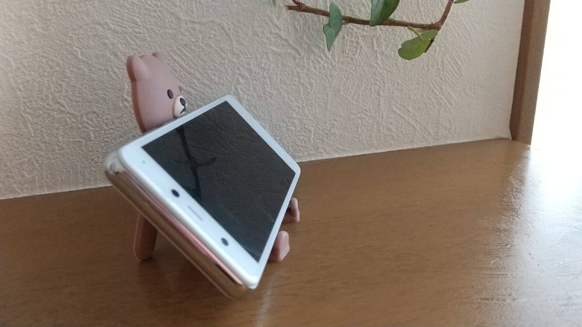 セリア ユルっと可愛くて癒される コンパクトなサイズ感も ありそうでなかったスマホスタンド 彩りあふれる暮らしづくり