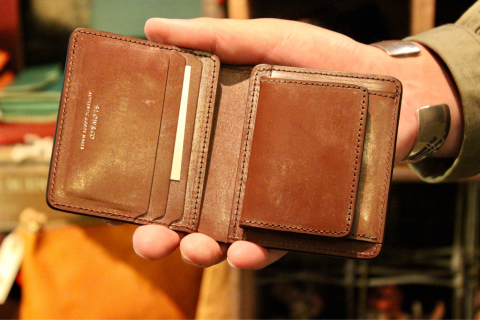 「SLOW」 使い勝手の良いコンパクト財布 \"~bridle~ mini wallet\" ご紹介_f0191324_08204909.jpg
