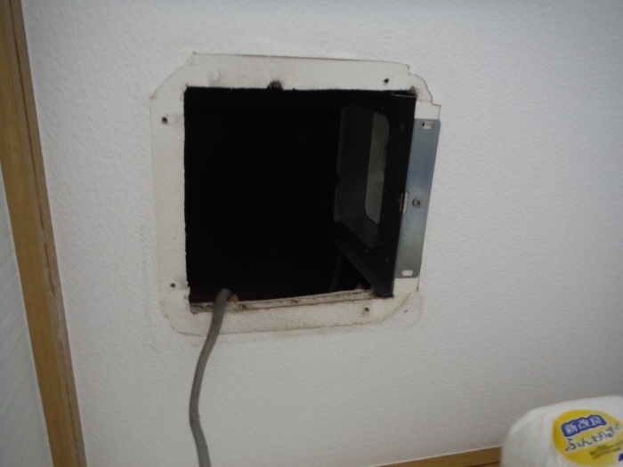 小工事 ~ トイレ天井換気扇取替えとその他。_d0165368_05190239.jpg