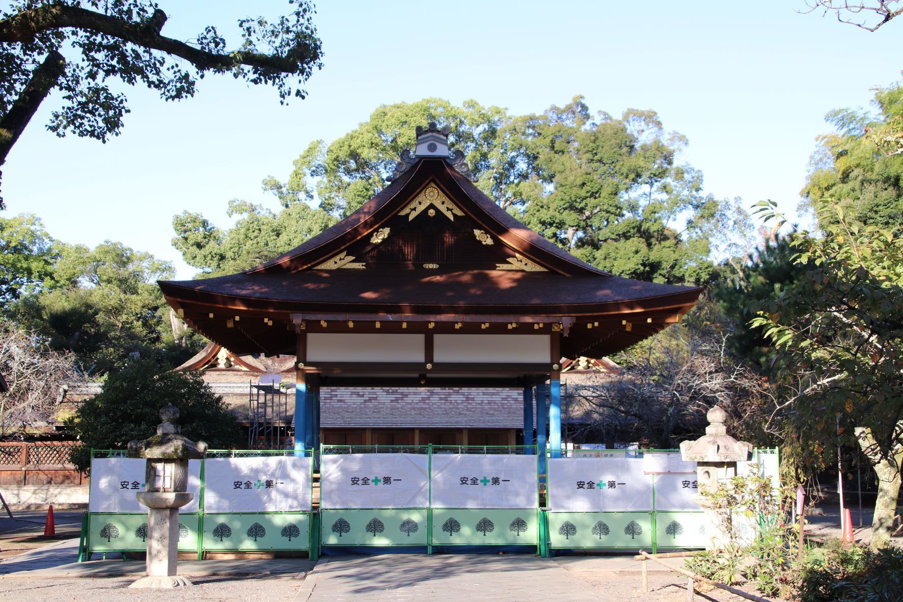 平野神社　拝殿再建と紫式部が盛り_e0048413_18073056.jpg