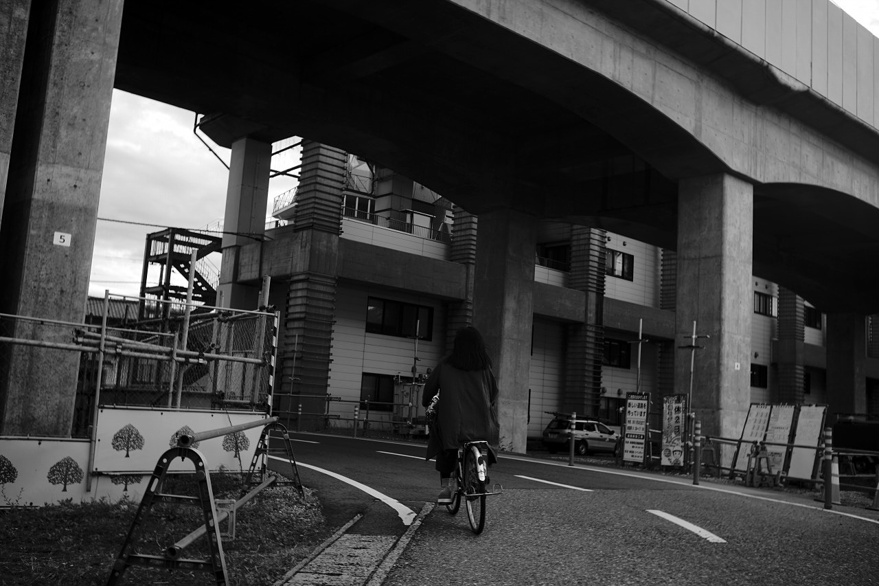 いつもは自転車で素通りする街を久し振りに歩いた。　20211027_c0082800_17151524.jpg