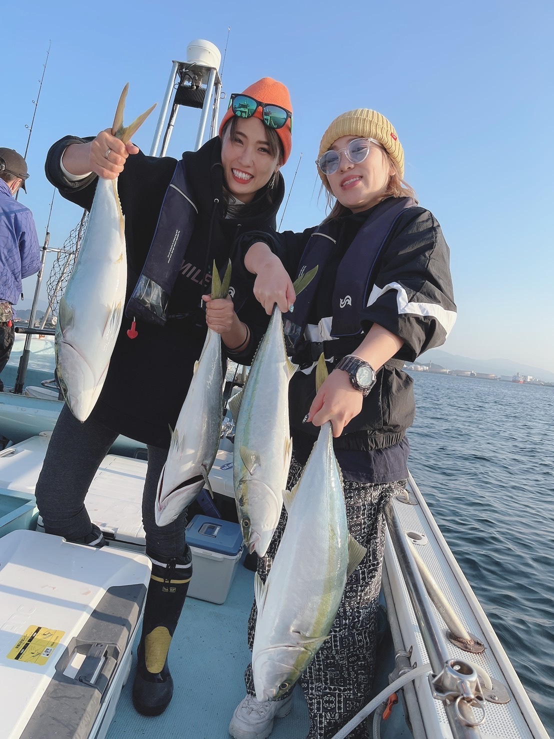 １４日 日 只今の豊後水道 タチウオはどなたでも楽勝で釣れています O 愛媛 松山 伊予灘 高速遊漁船 Pilar 海人 本日の釣果
