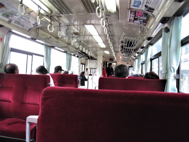 昔から鉄道が好きだったらしい！（2008年11月本宿駅にて）_c0212604_21492496.jpg