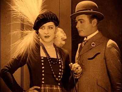 「夜の女」　Lady of the Night (1925)_f0367483_09572200.jpg