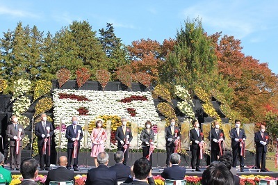 「弘前城菊と紅葉まつり」開幕!!_2021.11.01撮影_d0131668_09004474.jpg
