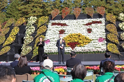 「弘前城菊と紅葉まつり」開幕!!_2021.11.01撮影_d0131668_09022429.jpg