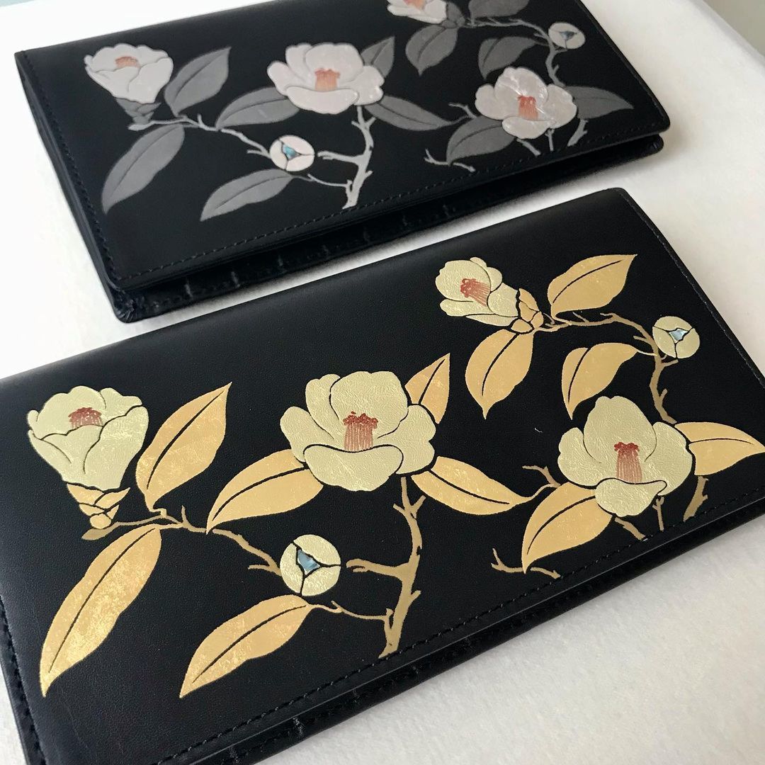 今日は華やかな椿の柄のお財布を紹介します 坂本これくしょん 公式ブログ Sakamoto Collection Blog