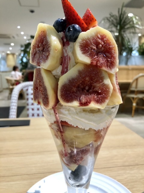 【果実園リーベルでいちじく(とよみつ姫)パフェ】_b0009849_15524046.jpeg