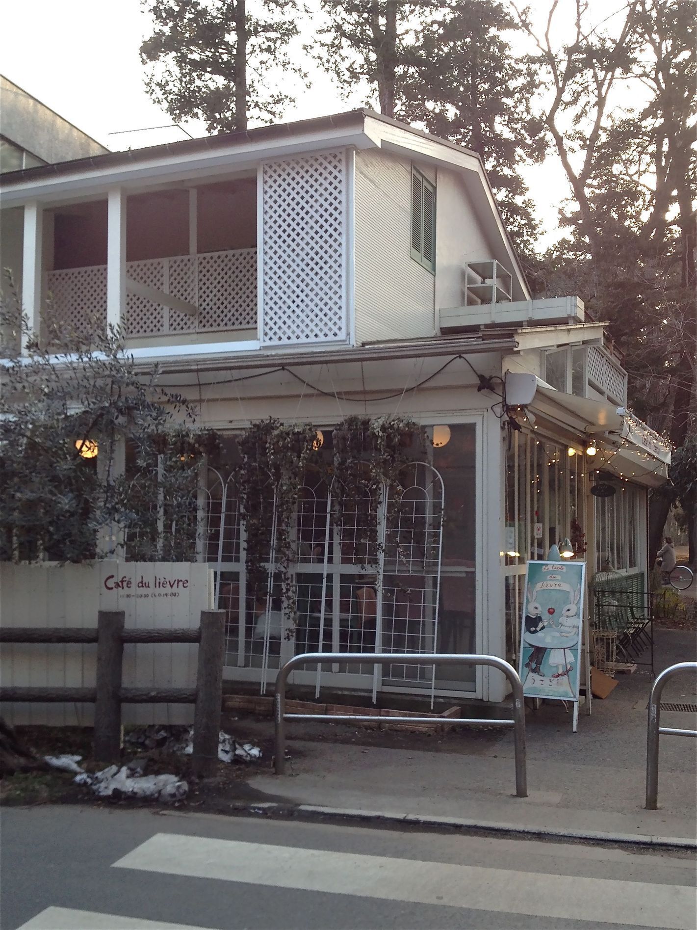 森の中の うさぎの館 カフェ ドゥ リエーヴル うさぎ館 吉祥寺 Welcome To Koro S Garden