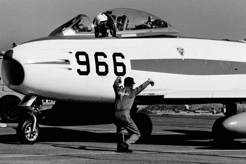 1981.02.08 F-86Fブルーインパルス最終飛行展示記念行事 : Fire 1981.02.08 F-86Fブルーインパルス最終飛行展示記念行事 : Fire
