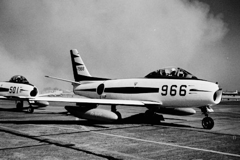 1981.02.08 F-86Fブルーインパルス最終飛行展示記念行事 : Fire and forget 1981.02.08 F-86Fブルーインパルス最終飛行展示記念行事 : Fire and forget