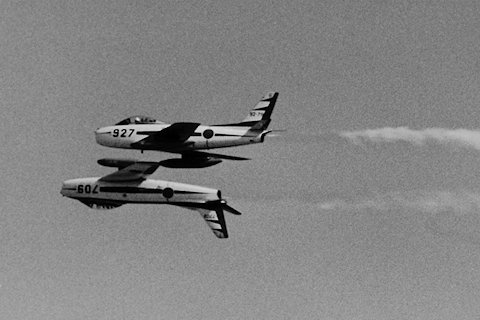 1981.02.08 F-86Fブルーインパルス最終飛行展示記念行事 : Fire and forget 1981.02.08 F-86Fブルーインパルス最終飛行展示記念行事 : Fire and forget