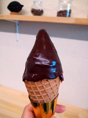 新井薬師前 カカオリパブリック東京のダークチョコディップソフト_f0112873_23081672.jpg