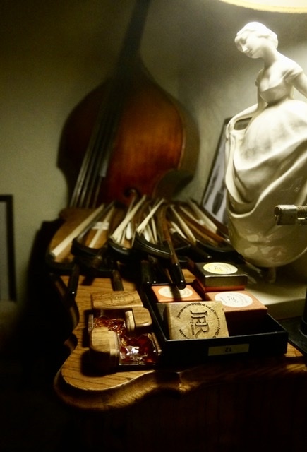 若い琥珀なんですよ、松脂の材料である天然松脂は(2021)