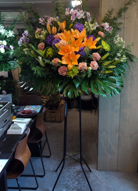 ご葬儀のスタンド花 新琴似5の斎場にお届け 21 11 07 札幌 花屋 Mell Flowers