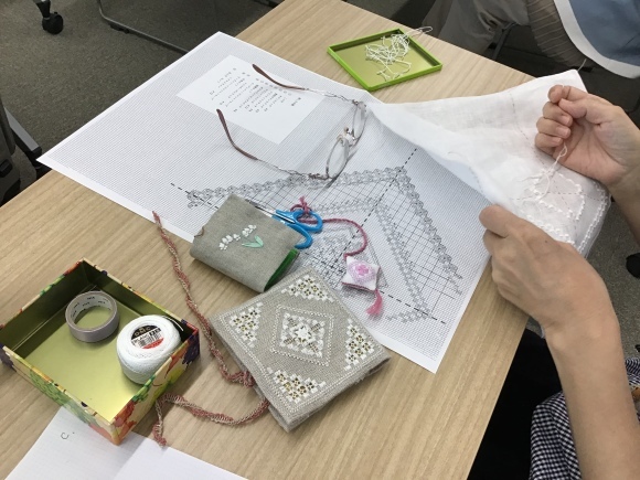 御園二葉のハーダンガー刺繍講座_c0357605_15151285.jpeg